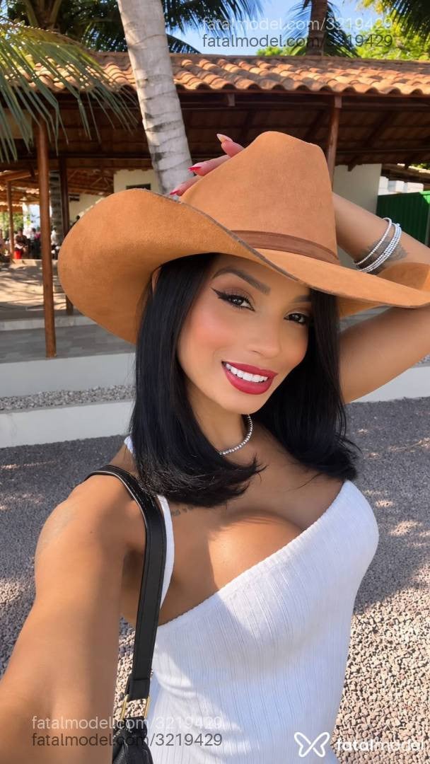 Acompanhante mulher morena (o) de olhos castanhos - Moreninhalopes
