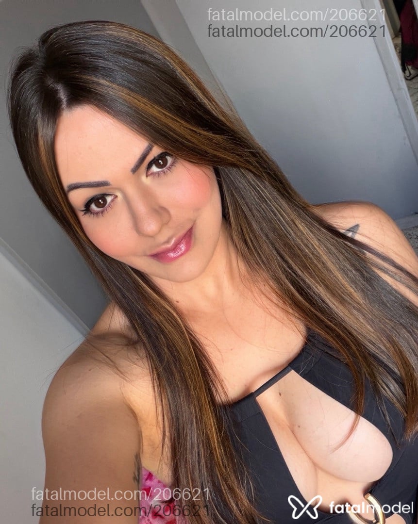 Acompanhante travesti morena (o) de olhos castanhos - Bruna Aguilera