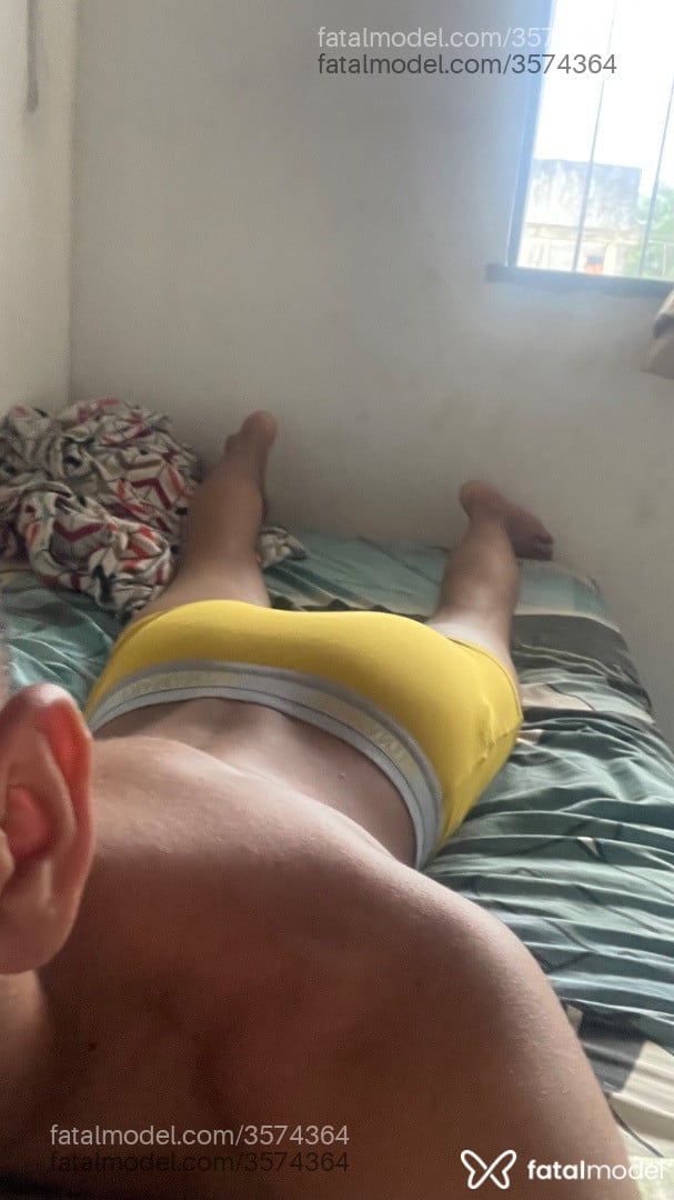 Acompanhante homem com cabelo castanho de olhos pretos - Kauem