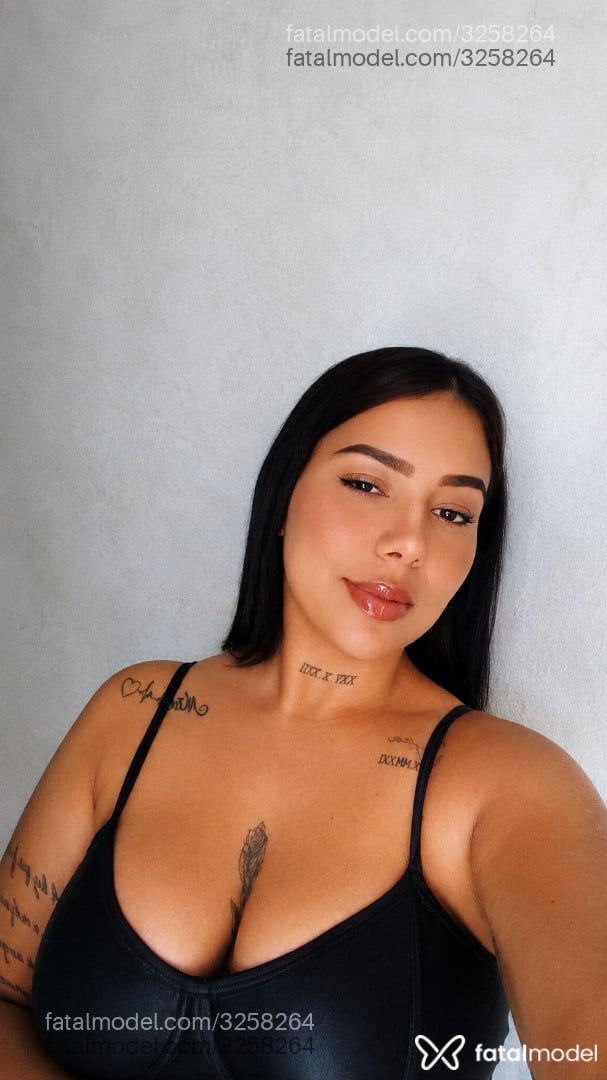 Acompanhante mulher morena (o) de olhos castanhos - Carol