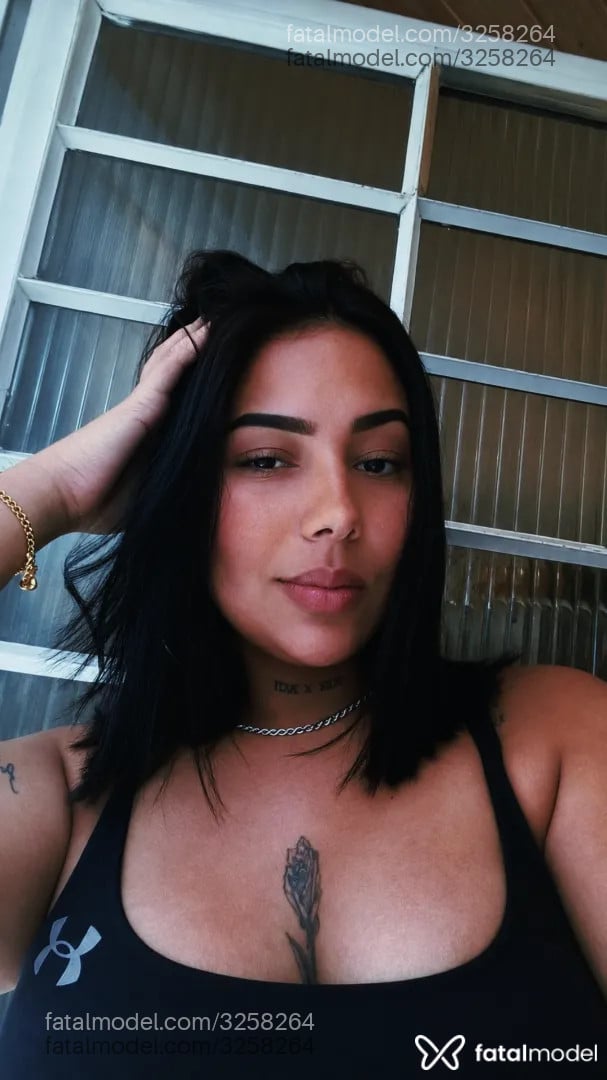 Acompanhante mulher morena (o) de olhos castanhos - Carol