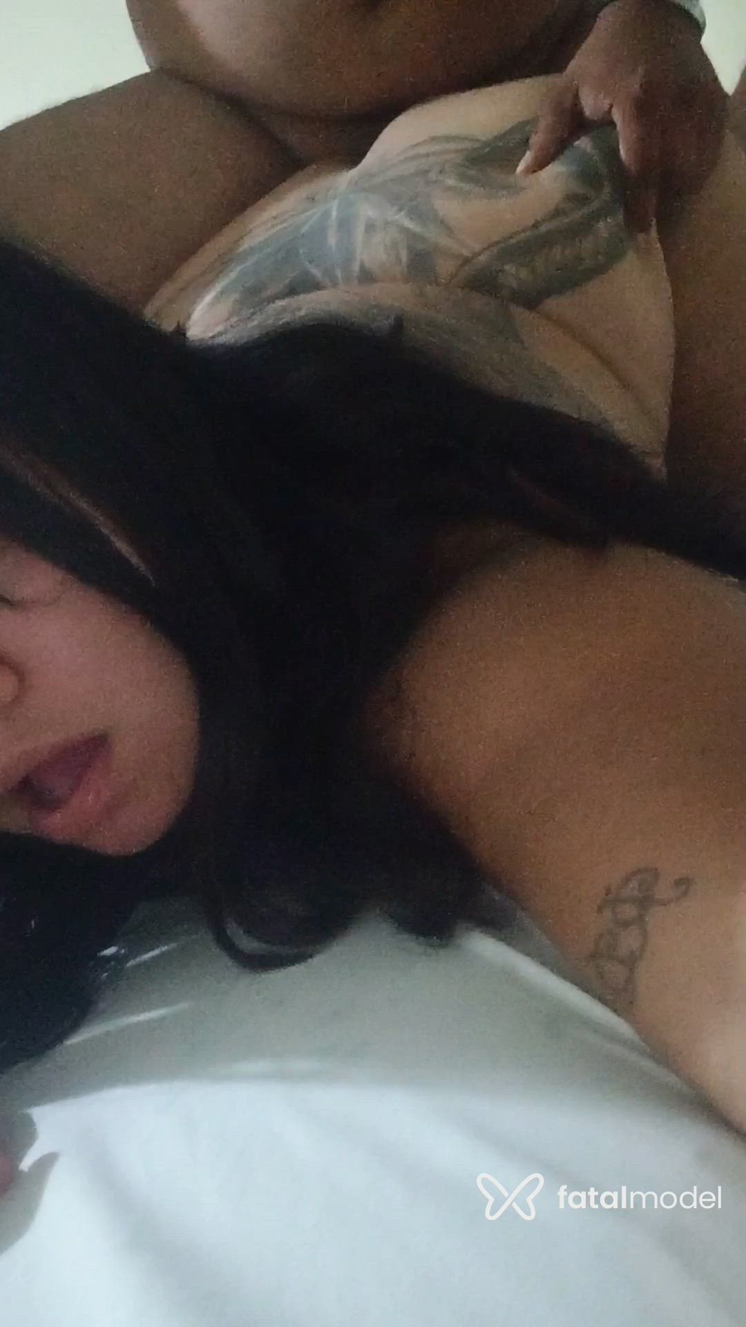 Acompanhante mulher morena (o) de olhos pretos - Mel nakata