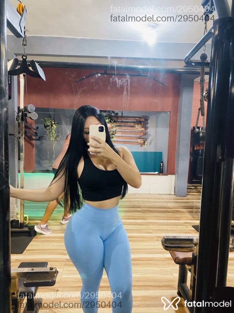 Acompanhante mulher com cabelo castanho de olhos castanhos - Lílian Albuquerque