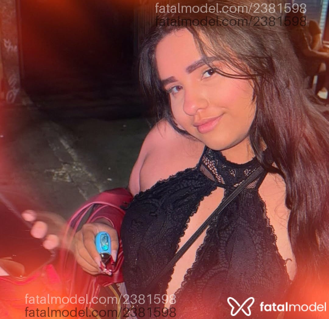 Acompanhante mulher morena (o) de olhos castanhos - Sarah Mel
