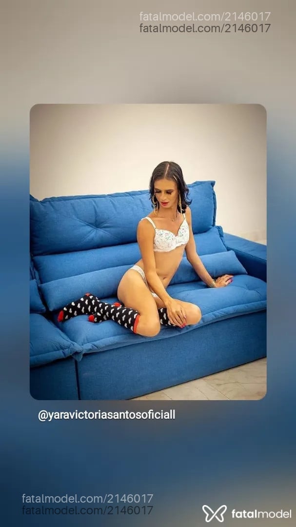 Acompanhante mulher trans morena (o) de olhos verdes - Yara Victoria
