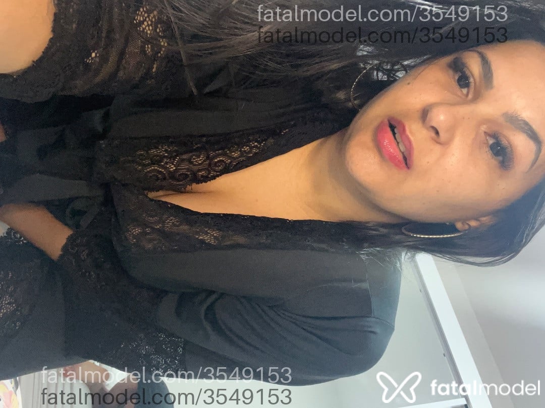 Acompanhante mulher morena (o) de olhos pretos - Amora