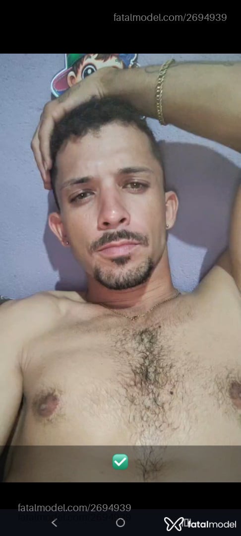 Acompanhante homem morena (o) de olhos verdes - Polaco