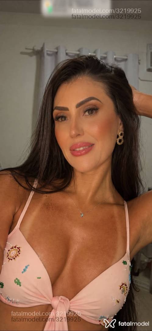 Acompanhante mulher morena (o) de olhos pretos - Fernanda