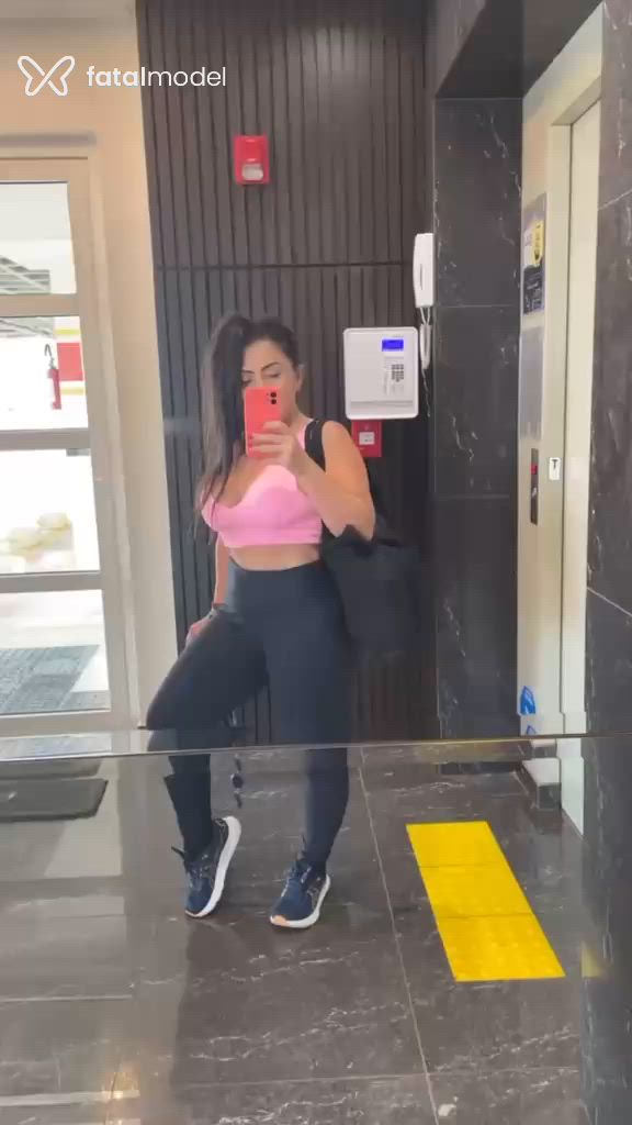 Acompanhante mulher morena (o) de olhos pretos - Fernanda Acompanhante mulher morena (o) de olhos pretos - Fernanda