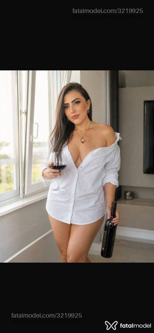 Acompanhante mulher morena (o) de olhos pretos - Fernanda