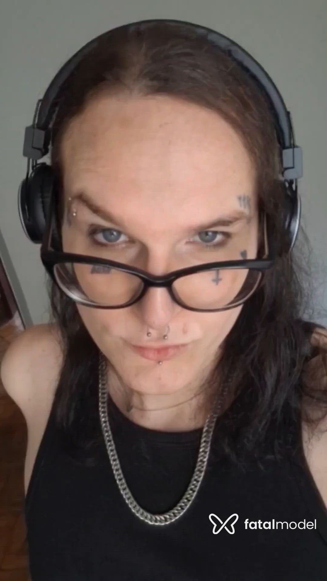 Acompanhante mulher trans com cabelo castanho de olhos azuis - Muriel