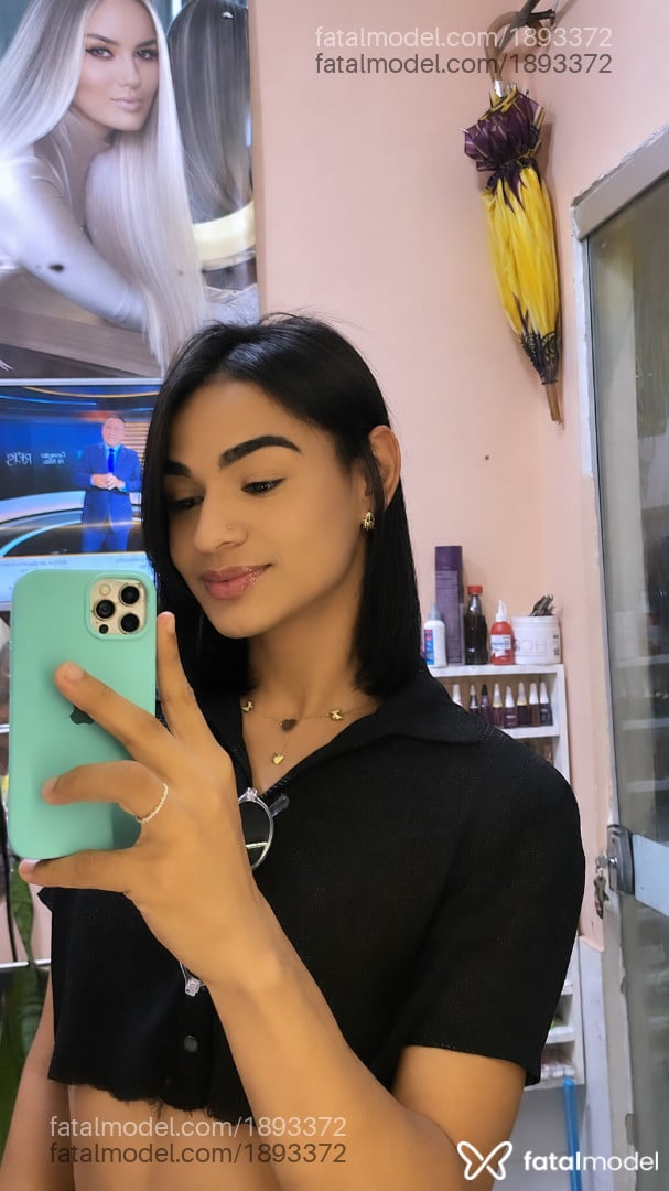 Acompanhante mulher trans morena (o) de olhos castanhos - Galvaomedinna