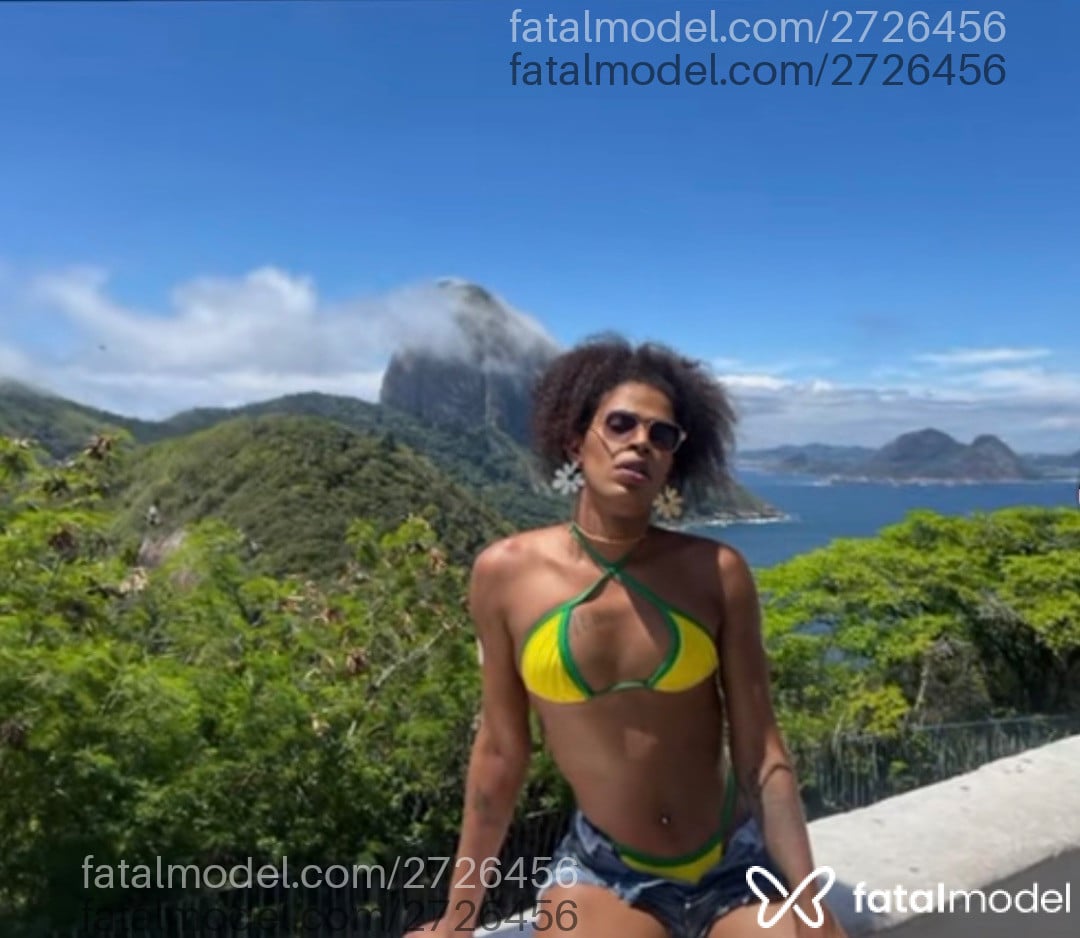 Acompanhante mulher trans morena (o) de olhos mel - Rayssa Nogueira