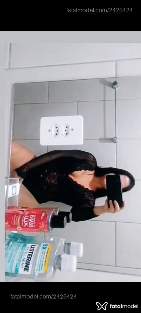 Acompanhante mulher morena (o) de olhos castanhos - Julia