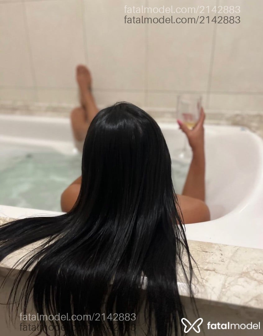 Acompanhante mulher morena (o) de olhos pretos - Giovana
