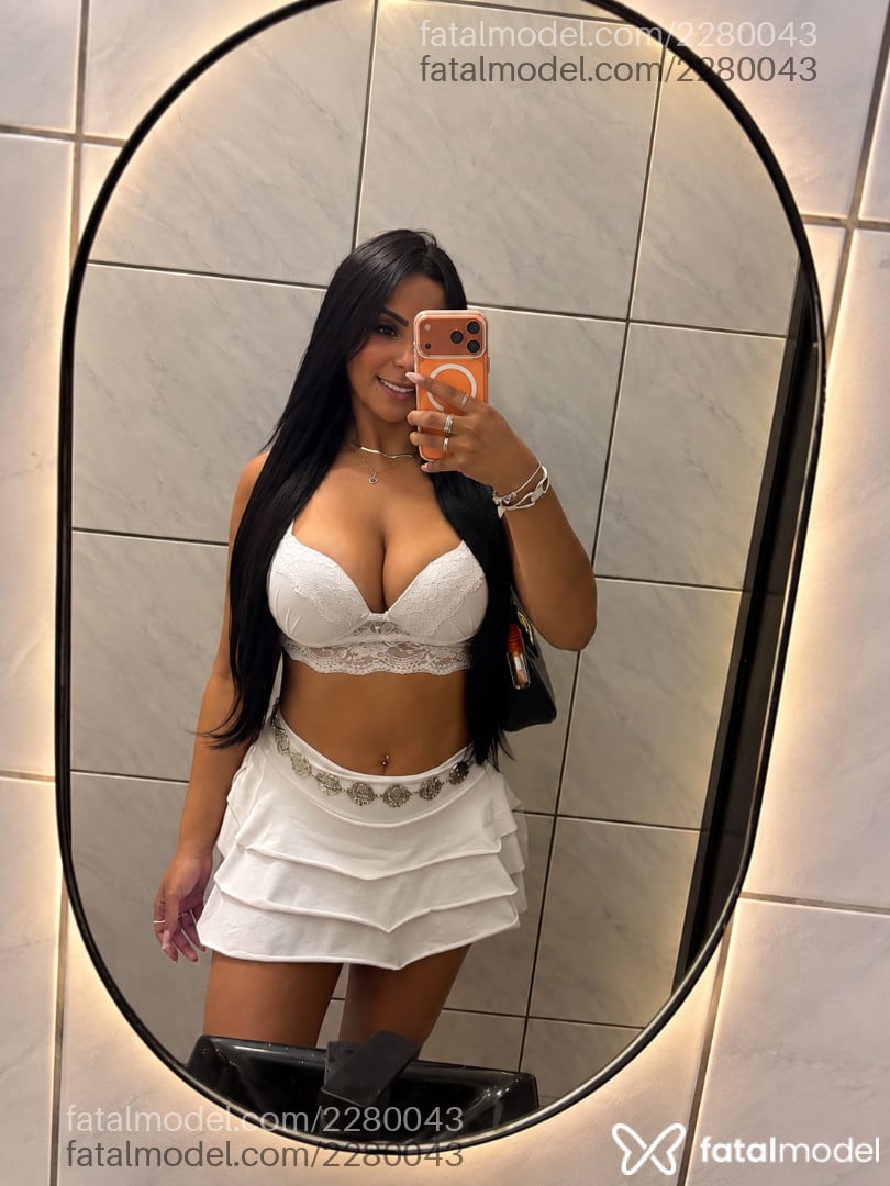 Acompanhante mulher morena (o) de olhos castanhos - Morena