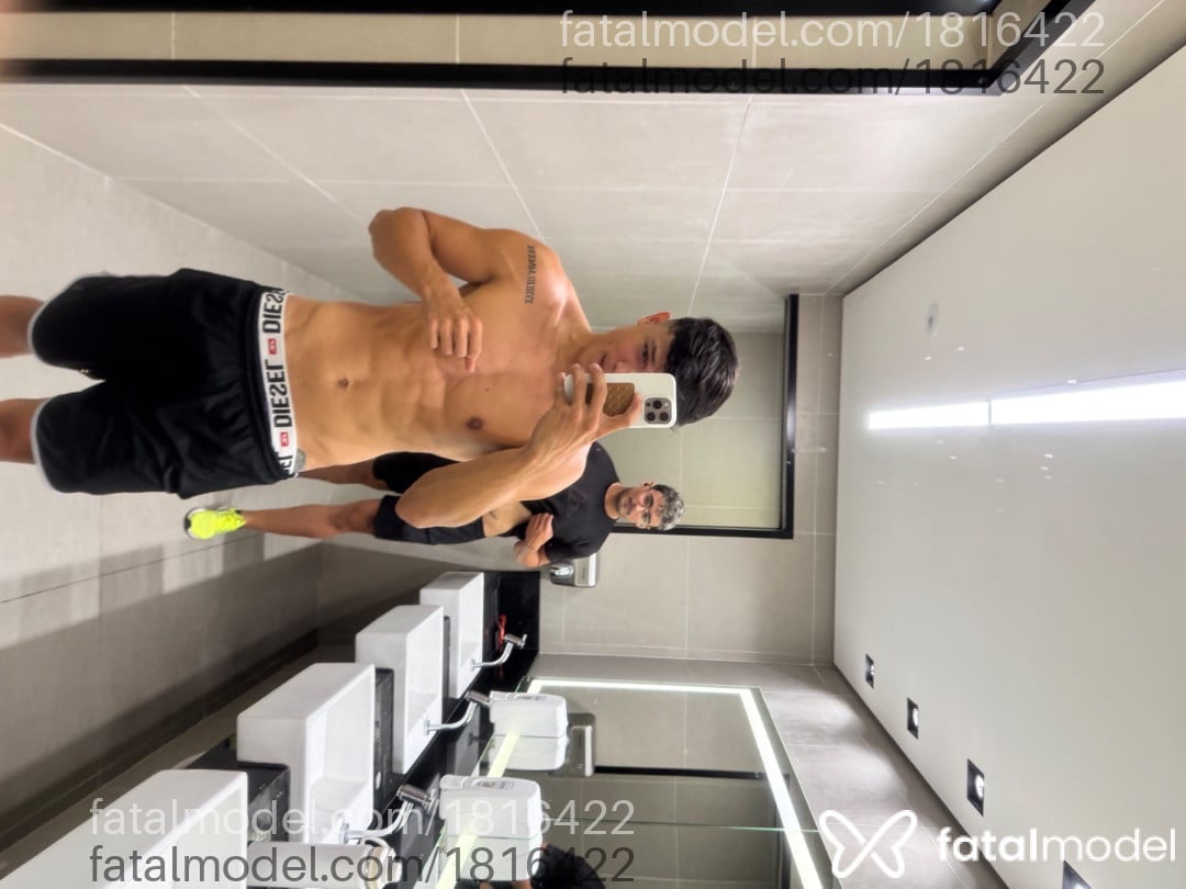 Acompanhante homem morena (o) de olhos castanhos - Guilherme
