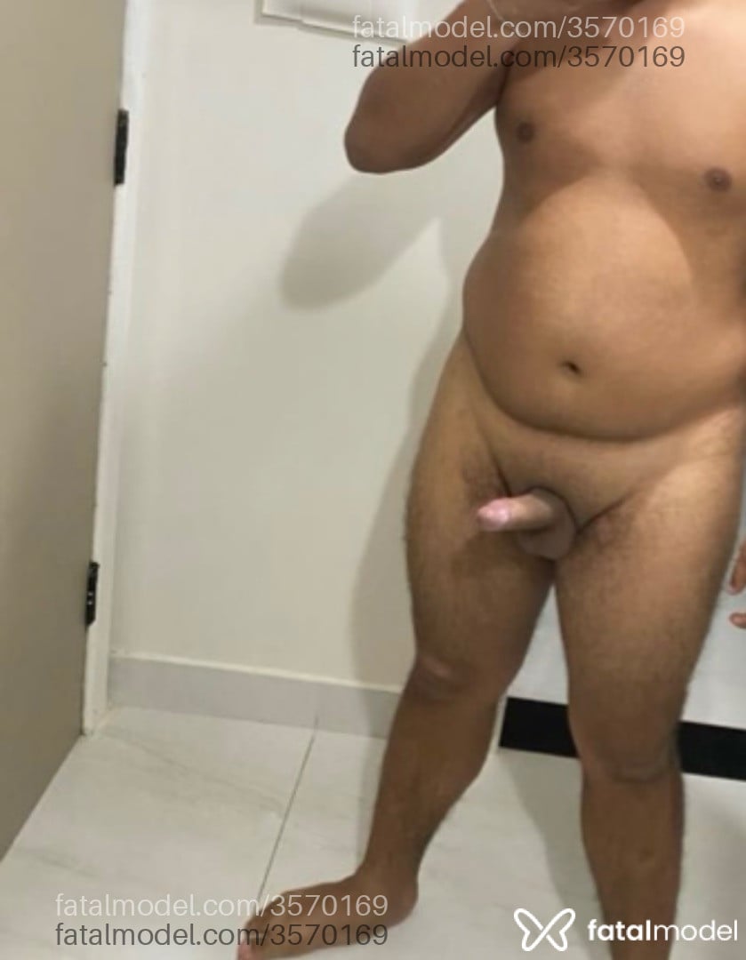 Acompanhante homem com cabelo castanho de olhos pretos - Thomáz Acompanhante homem com cabelo castanho de olhos pretos - Thomáz