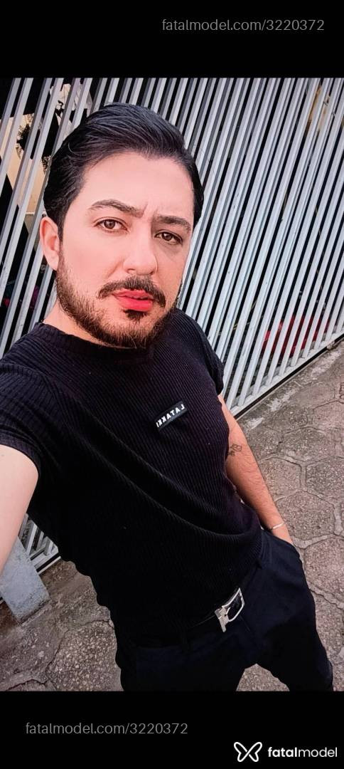 Acompanhante homem morena (o) de olhos castanhos em Curitiba - Martins