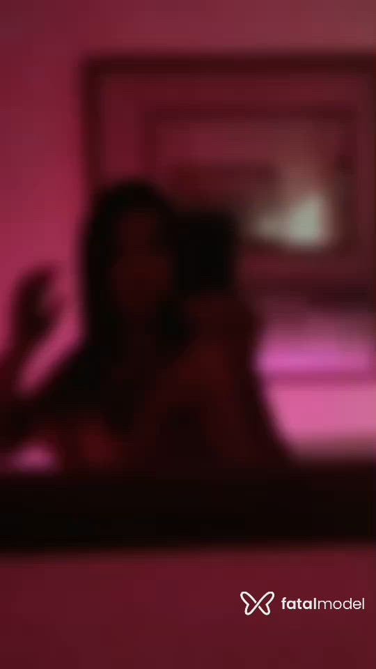 Acompanhante travesti com cabelo castanho de olhos castanhos - Isis Uva
