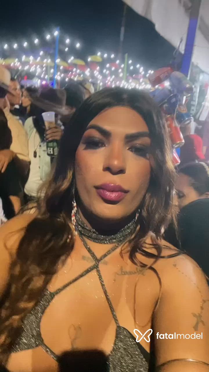 Acompanhante travesti com cabelo castanho de olhos castanhos - Isis Uva