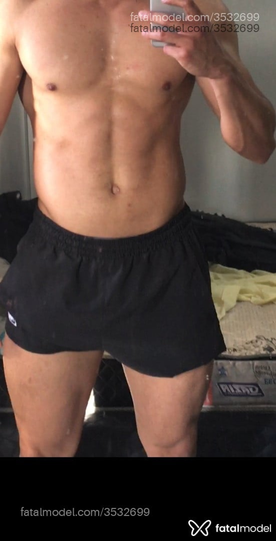 Acompanhante homem morena (o) de olhos pretos - Franck