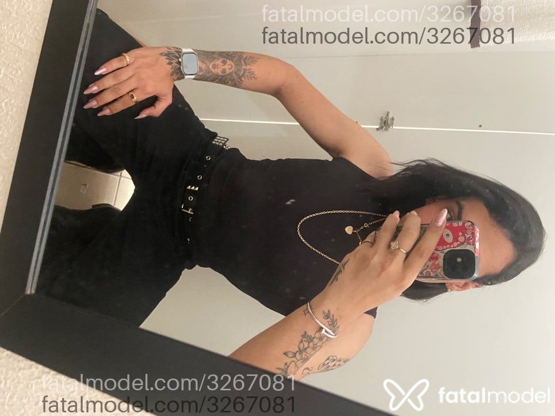 Acompanhante mulher trans morena (o) de olhos pretos - Ju Soares