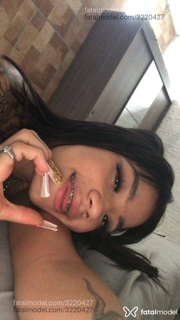 Acompanhante mulher com cabelo castanho de olhos castanhos em Alvorada - Letícia