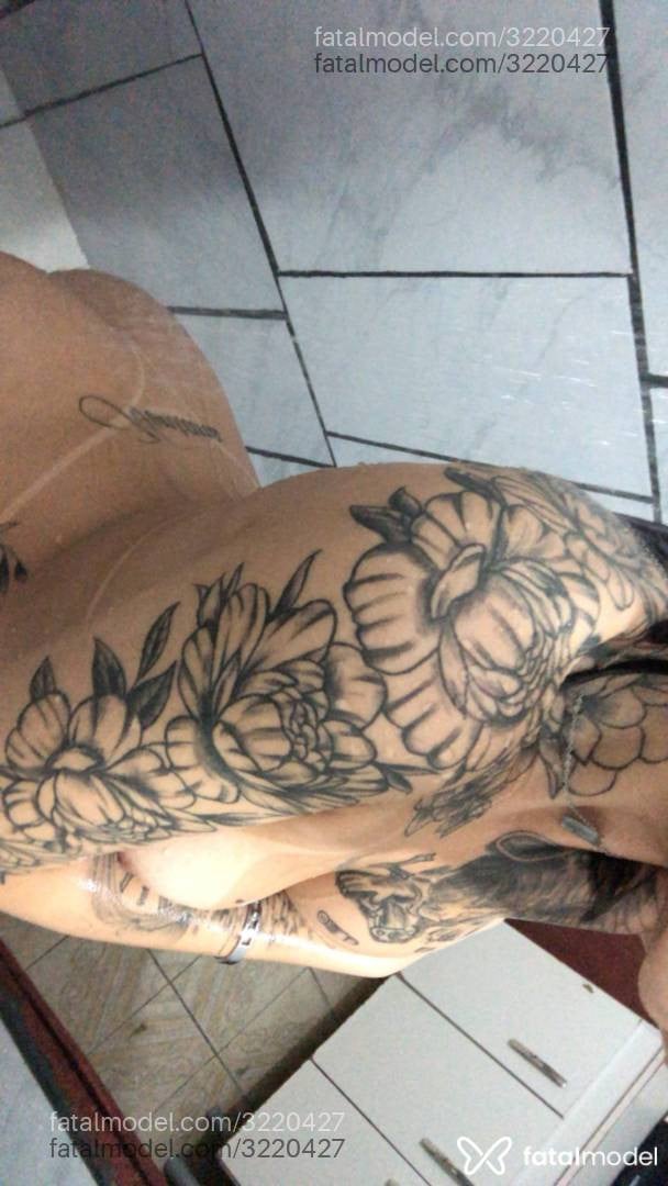 Acompanhante mulher com cabelo castanho de olhos castanhos - Letícia