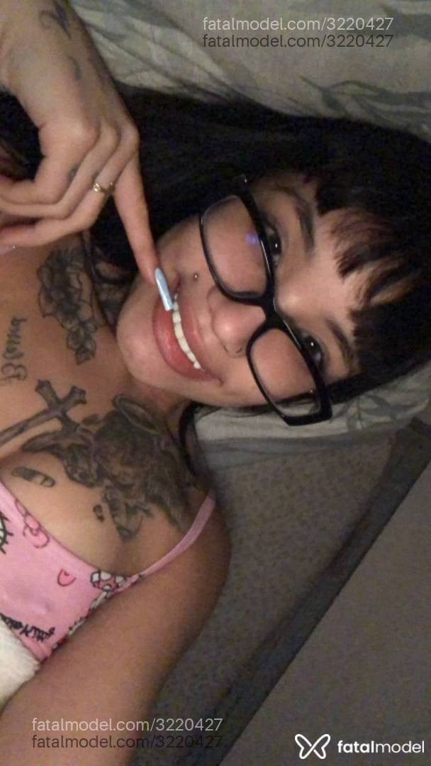 Acompanhante mulher com cabelo castanho de olhos castanhos - Letícia