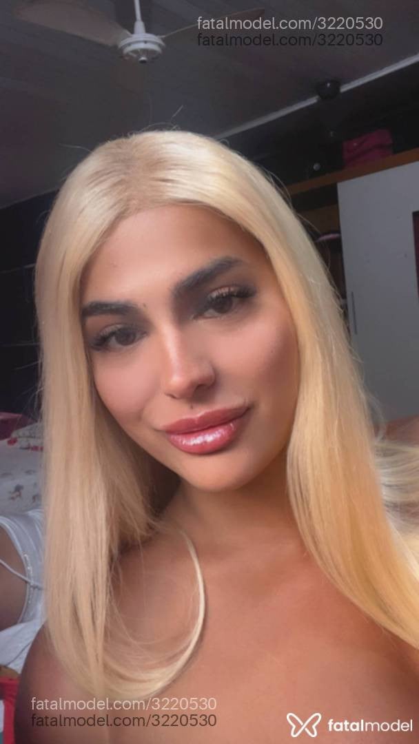 Acompanhante mulher trans loira (o) de olhos castanhos - Kauany Custódio
