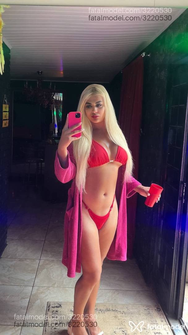 Acompanhante mulher trans loira (o) de olhos castanhos - Kauany Custódio