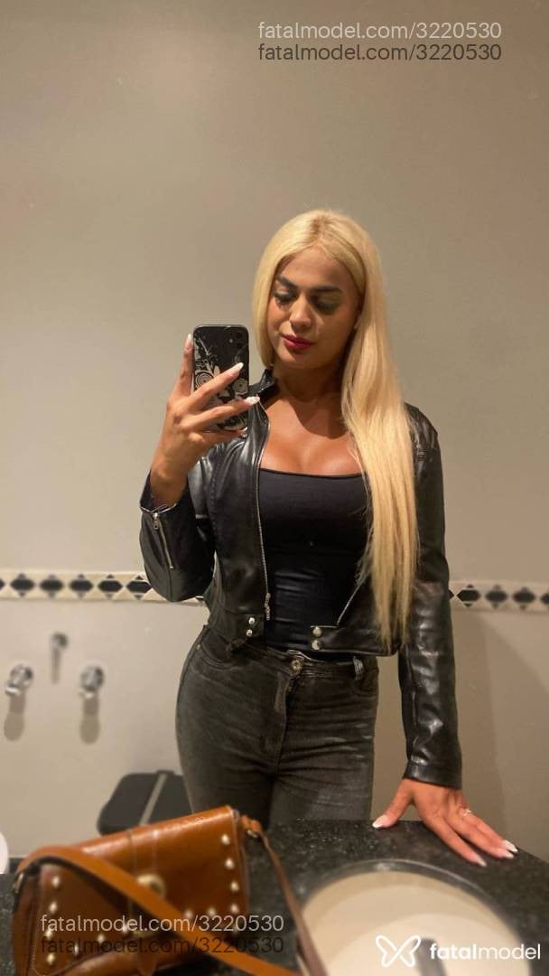 Acompanhante mulher trans loira (o) de olhos castanhos - Kauany Custódio