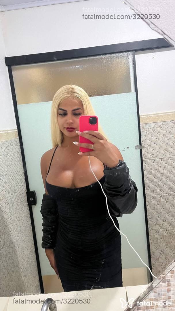 Acompanhante mulher trans loira (o) de olhos castanhos - Kauany Custódio