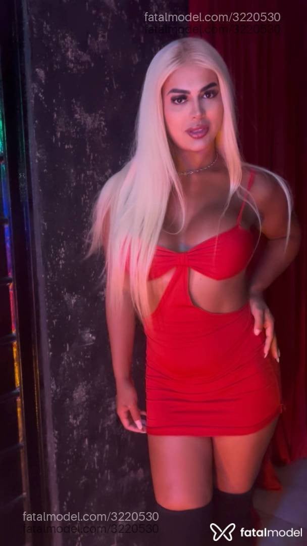 Acompanhante mulher trans loira (o) de olhos castanhos - Kauany Custódio