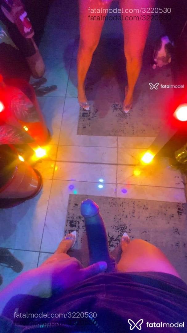 Acompanhante mulher trans loira (o) de olhos castanhos - Kauany Custódio