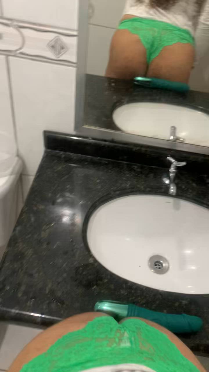 Acompanhante não-binário com cabelo castanho de olhos castanhos - Cauane Acompanhante não-binário com cabelo castanho de olhos castanhos - Cauane