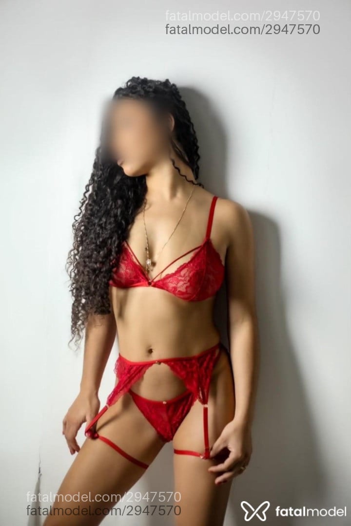Acompanhante mulher morena (o) de olhos castanhos - Stella