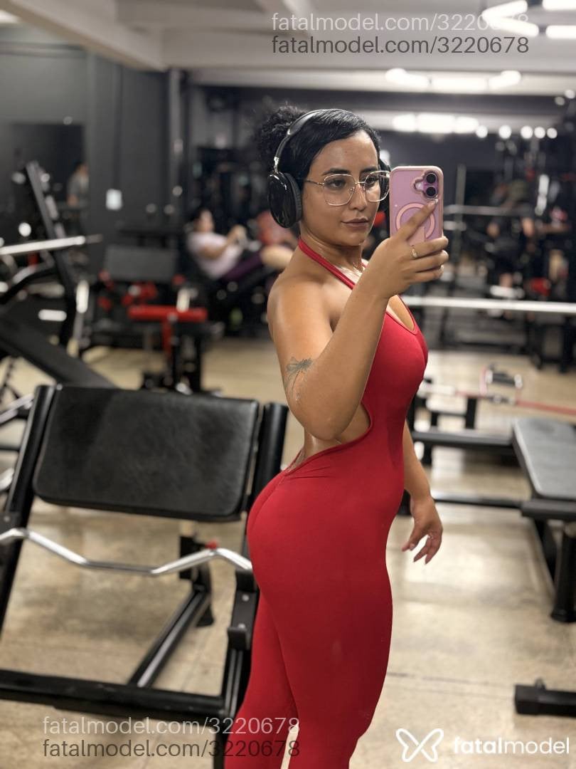 Acompanhante mulher com cabelo castanho de olhos mel - Isabella