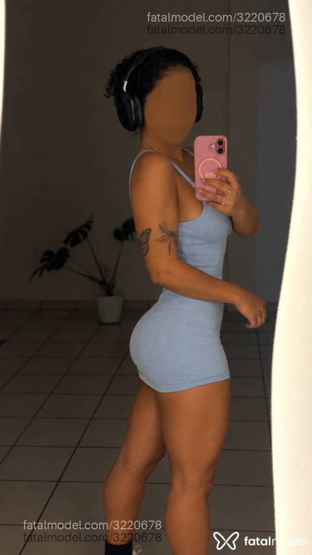 Acompanhante mulher com cabelo castanho de olhos mel - Isabella Bellini