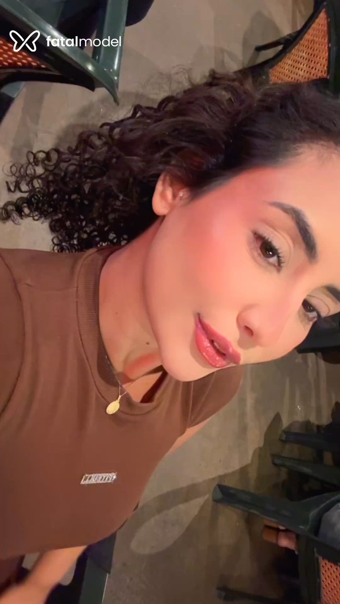 Acompanhante mulher com cabelo castanho de olhos mel - Isabella