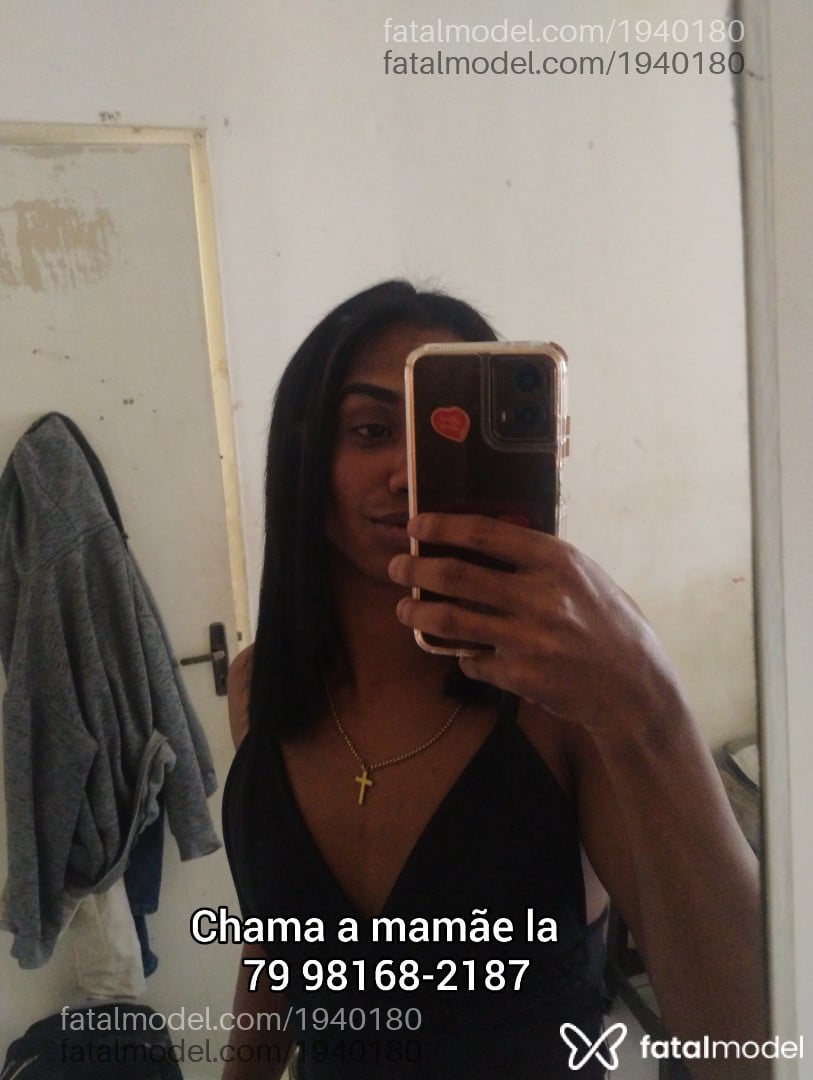 Acompanhante mulher trans com cabelo castanho de olhos castanhos - Victoria Santos