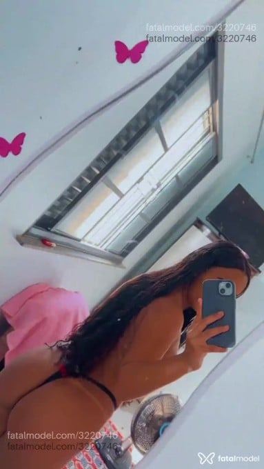 Acompanhante mulher morena (o) de olhos castanhos - Juliana Acompanhante mulher morena (o) de olhos castanhos - Juliana