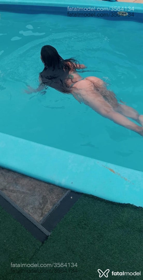 Acompanhante mulher morena (o) de olhos pretos - Ajaade