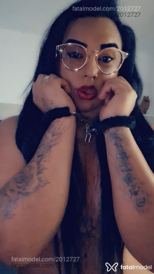 Acompanhante mulher trans morena (o) de olhos castanhos - Bruna