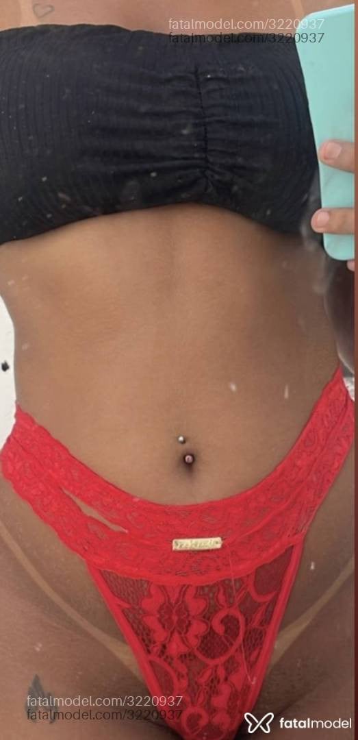 Acompanhante mulher morena (o) de olhos pretos - Emilly