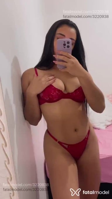 Acompanhante mulher morena (o) de olhos castanhos em Virtual Acompanhante mulher morena (o) de olhos castanhos em Virtual - Dudah