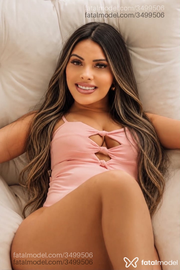 Acompanhante mulher loira (o) de olhos castanhos - Mya Diniz