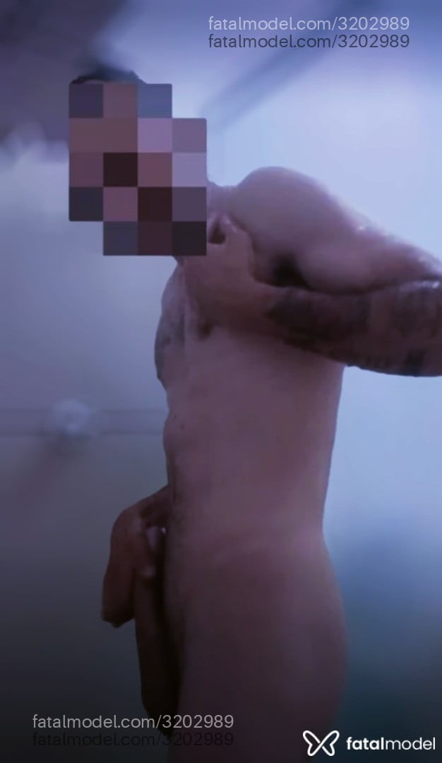 Acompanhante homem com cabelo castanho de olhos castanhos - Lucas Moura
