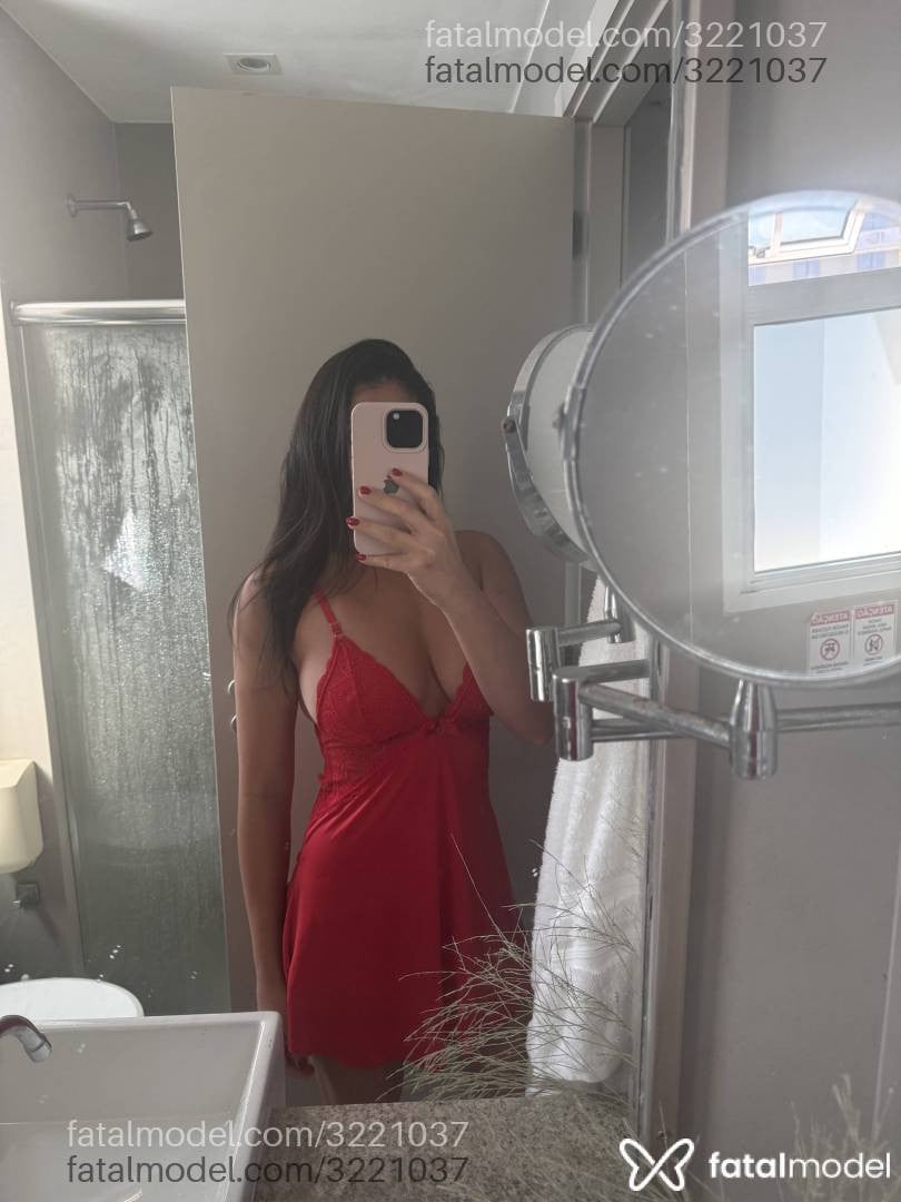 Acompanhante mulher morena (o) de olhos castanhos - Sophie Braz
